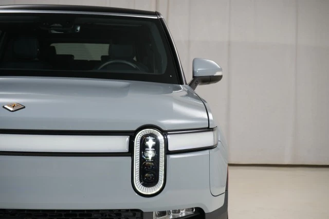 2023 Rivian R1S - Image 10 of 21