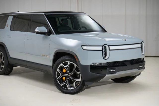 2023 Rivian R1S - Image 13 of 21