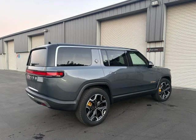 2023 Rivian R1S - Image 8 of 15