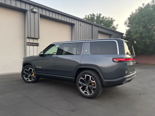 2023 Rivian R1S - Image 9 of 15