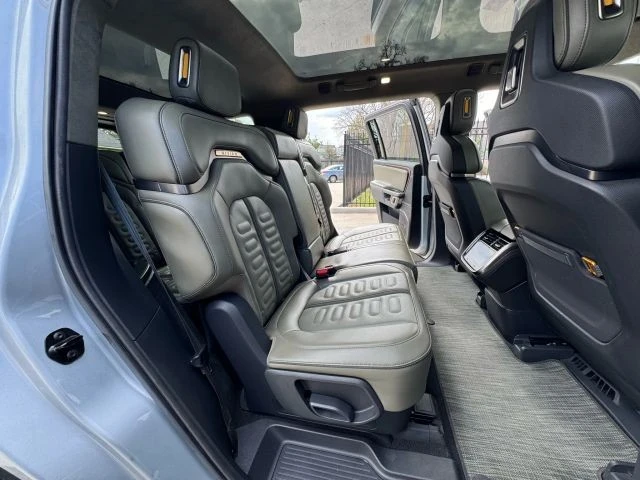 2023 Rivian R1S - Image 18 of 21