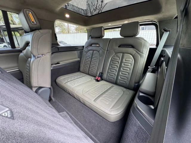 2023 Rivian R1S - Image 20 of 21