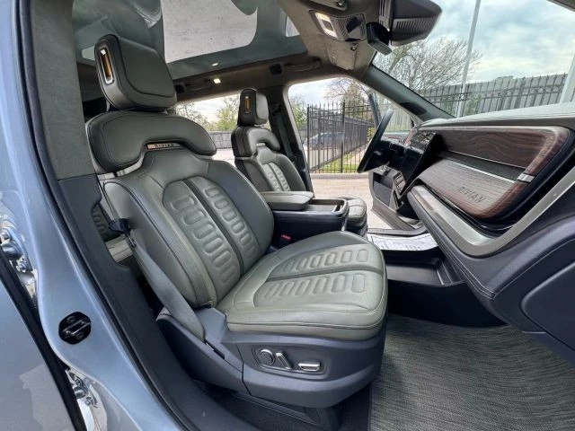 2023 Rivian R1S - Image 17 of 21