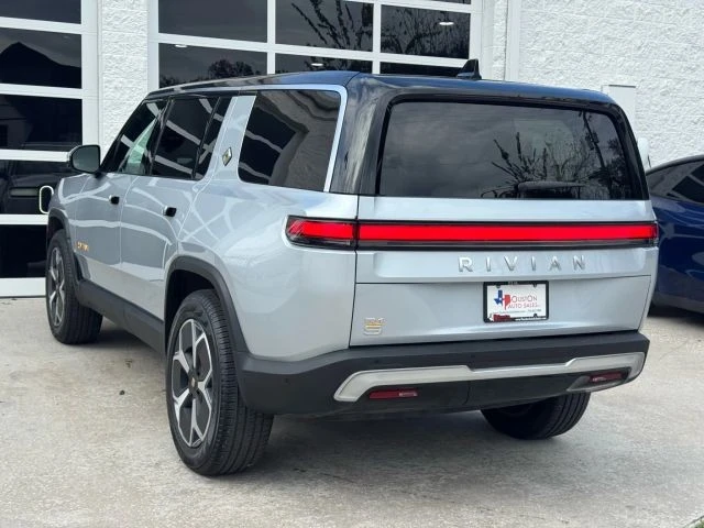 2023 Rivian R1S - Image 10 of 21