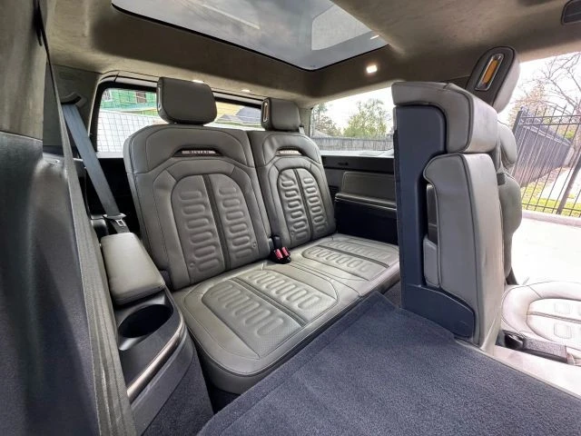 2023 Rivian R1S - Image 19 of 21