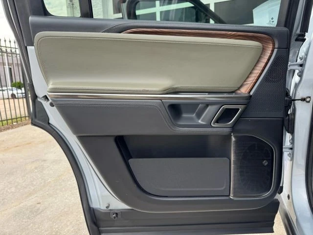 2023 Rivian R1S - Image 12 of 21