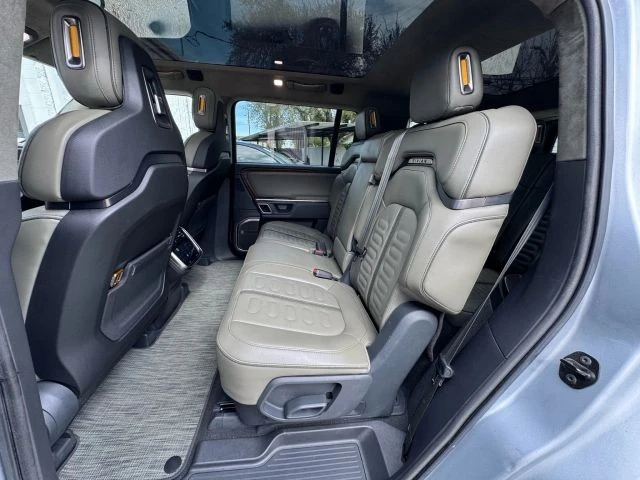 2023 Rivian R1S - Image 15 of 21