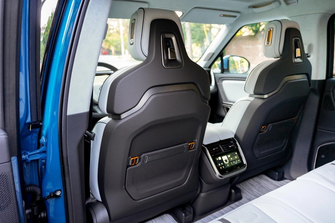 2023 Rivian R1S - Image 16 of 21