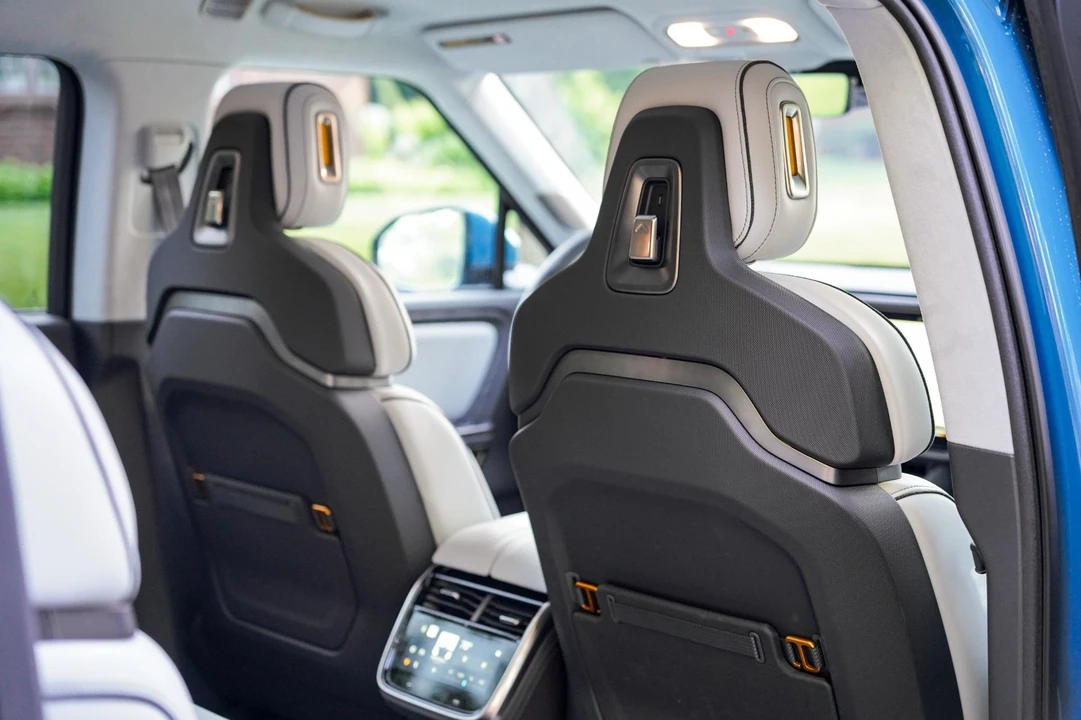 2023 Rivian R1S - Image 17 of 21