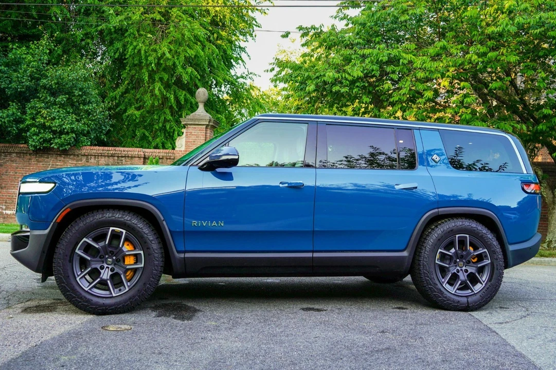 2023 Rivian R1S - Image 3 of 21