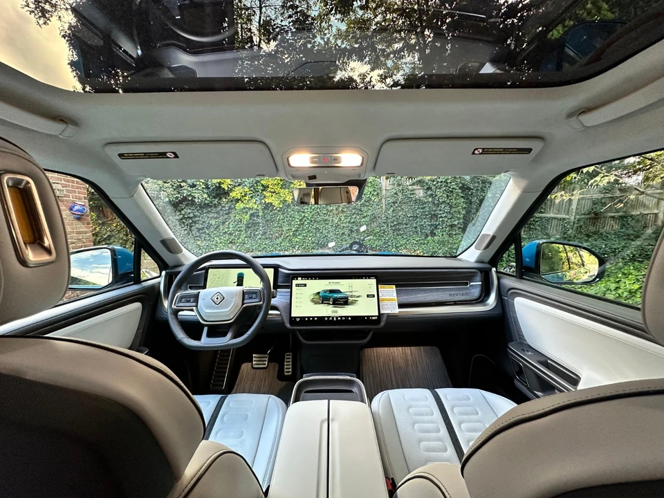 2023 Rivian R1S - Image 21 of 21