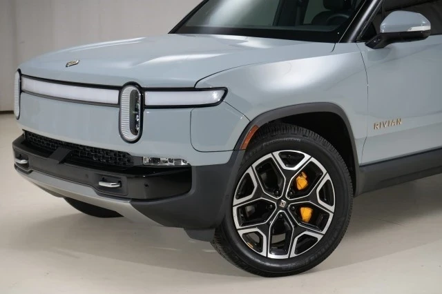 2023 Rivian R1S - Image 7 of 21