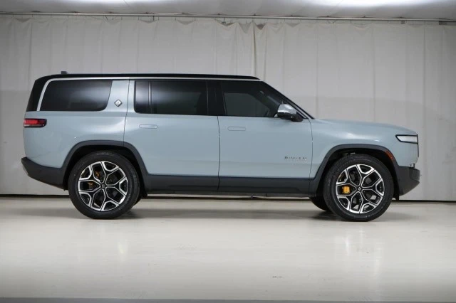 2023 Rivian R1S - Image 16 of 21