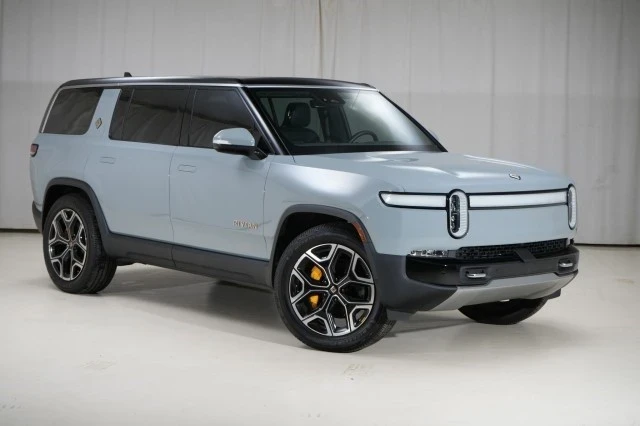 2023 Rivian R1S - Image 14 of 21