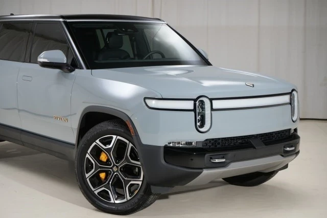 2023 Rivian R1S - Image 11 of 21