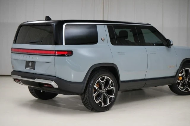 2023 Rivian R1S - Image 18 of 21