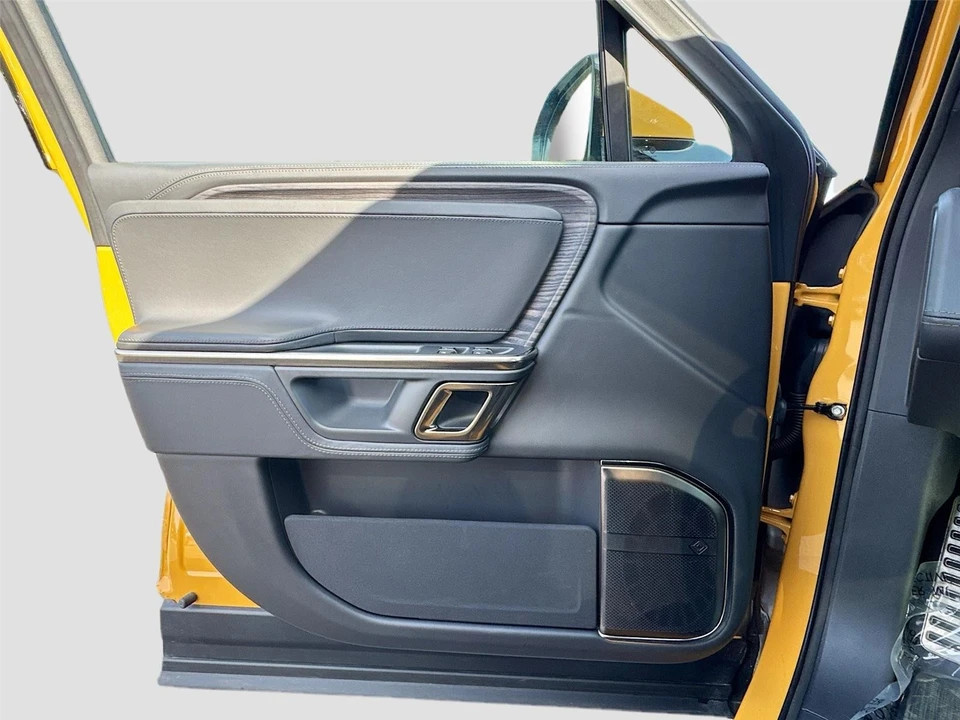 2023 Rivian R1S - Image 16 of 21