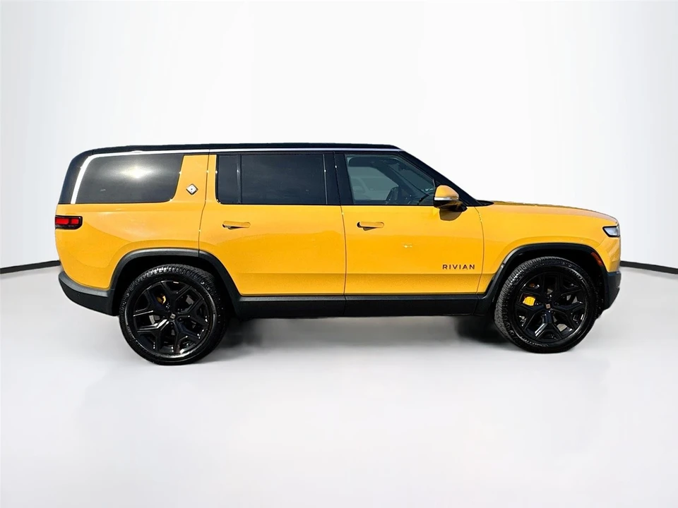 2023 Rivian R1S - Image 8 of 21