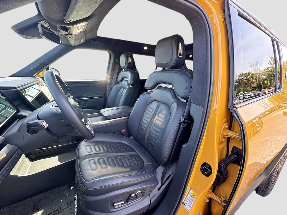 2023 Rivian R1S - Image 18 of 21