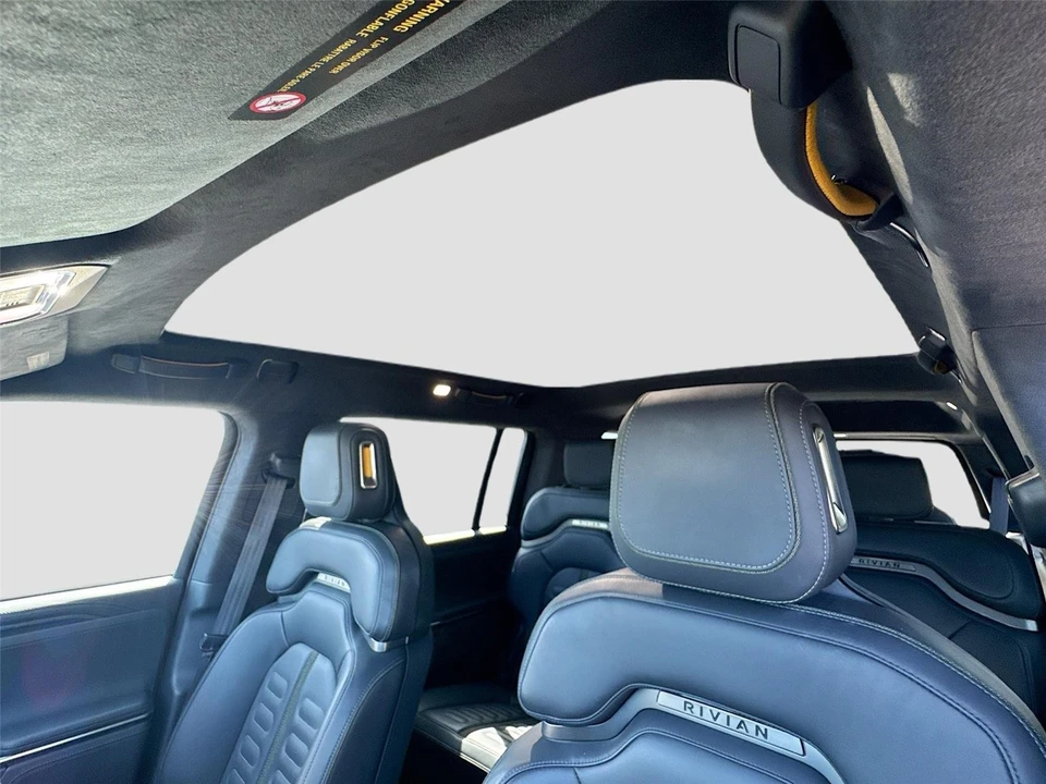 2023 Rivian R1S - Image 19 of 21