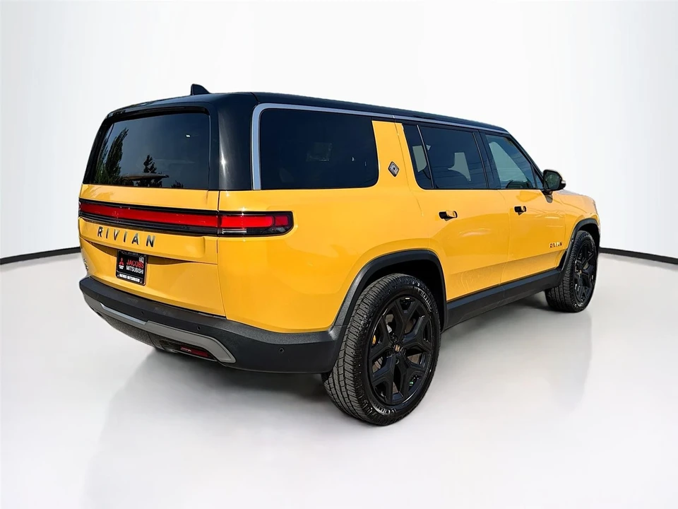 2023 Rivian R1S - Image 7 of 21