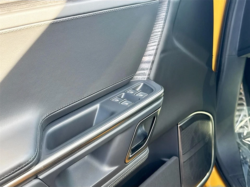 2023 Rivian R1S - Image 15 of 21