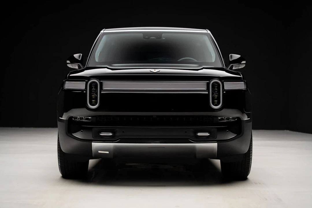 2023 Rivian R1S - Image 7 of 21