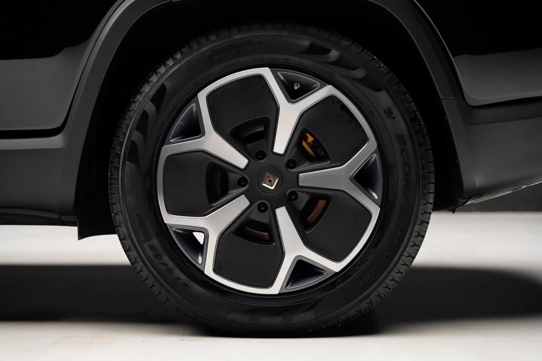2023 Rivian R1S - Image 20 of 21