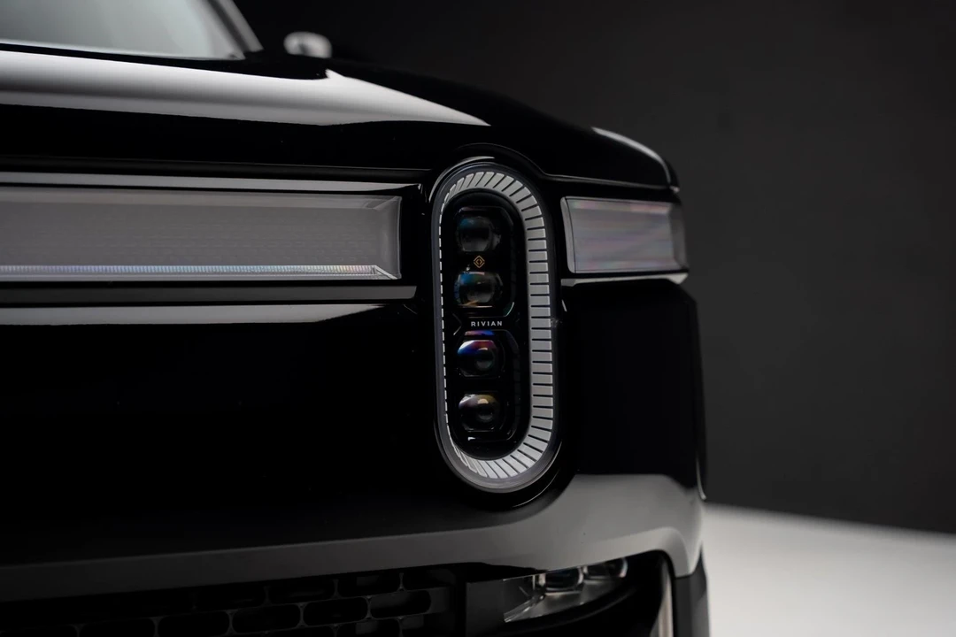 2023 Rivian R1S - Image 9 of 21