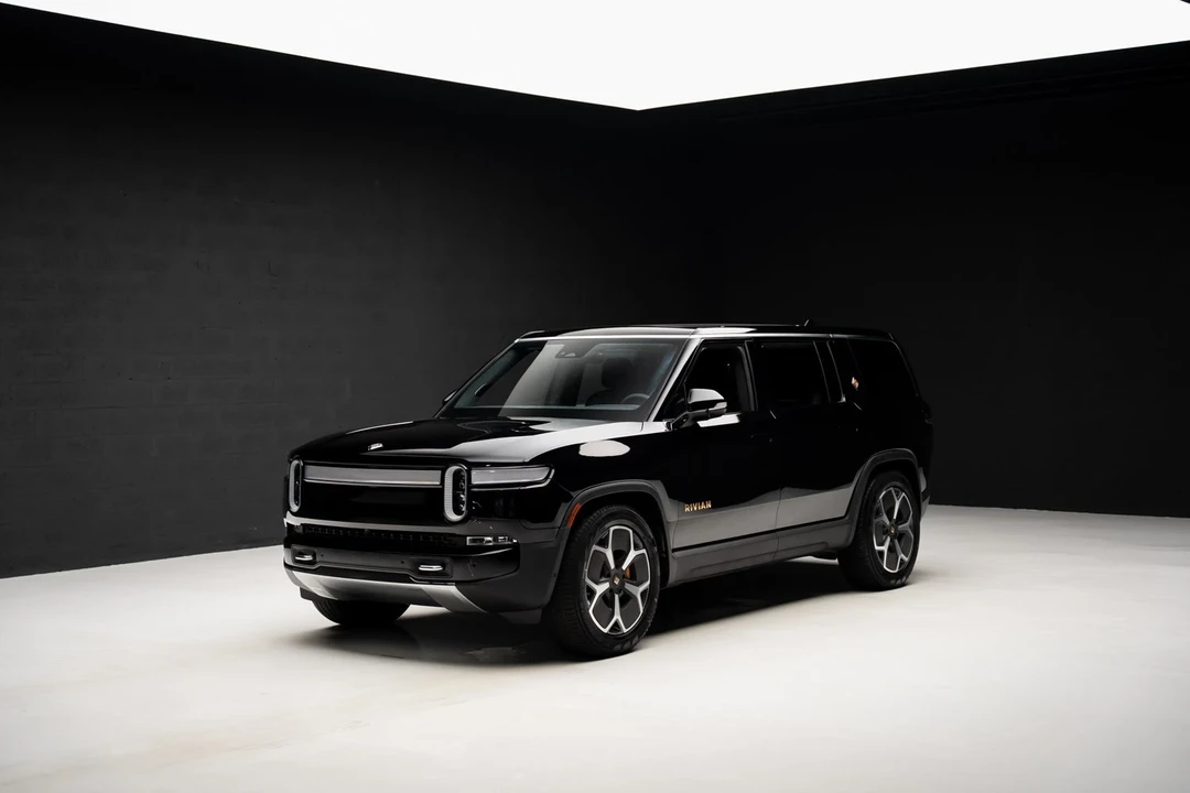 2023 Rivian R1S - Image 4 of 21