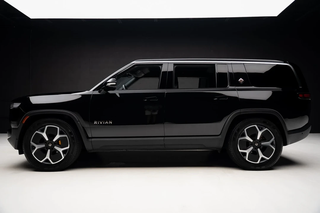 2023 Rivian R1S - Image 16 of 21