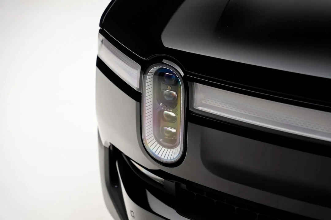 2023 Rivian R1S - Image 11 of 21
