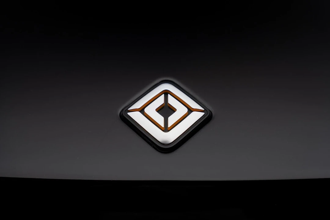 2023 Rivian R1S - Image 12 of 21