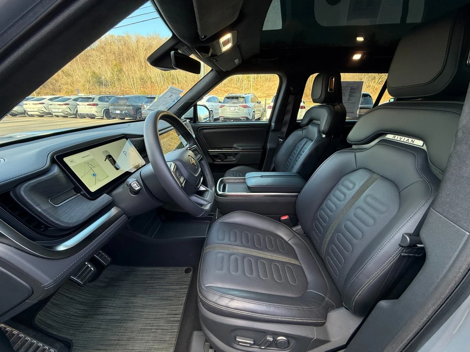 2023 Rivian R1S - Image 13 of 21
