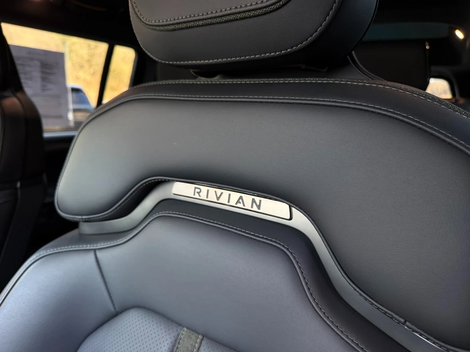 2023 Rivian R1S - Image 11 of 21