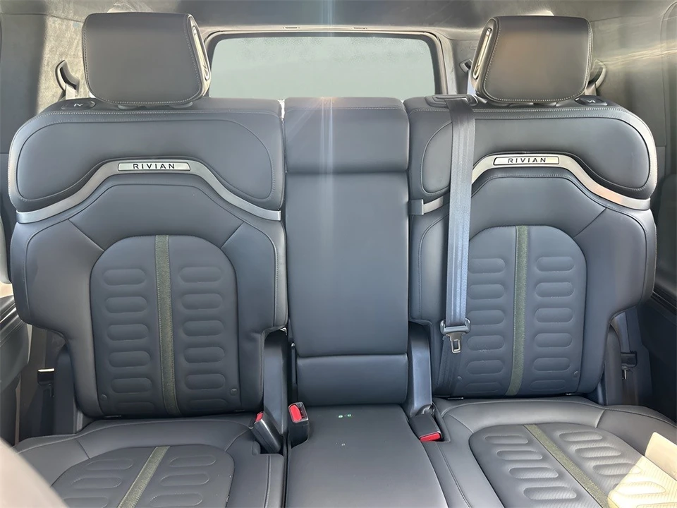 2023 Rivian R1S - Image 12 of 12