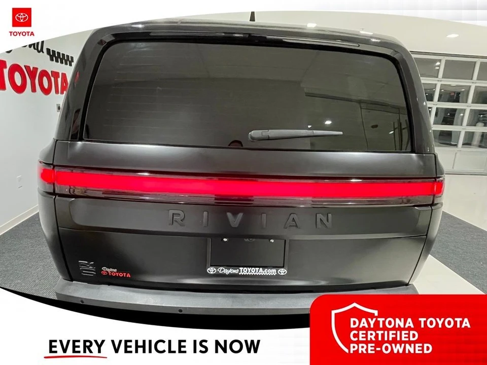 2023 Rivian R1S - Image 8 of 12