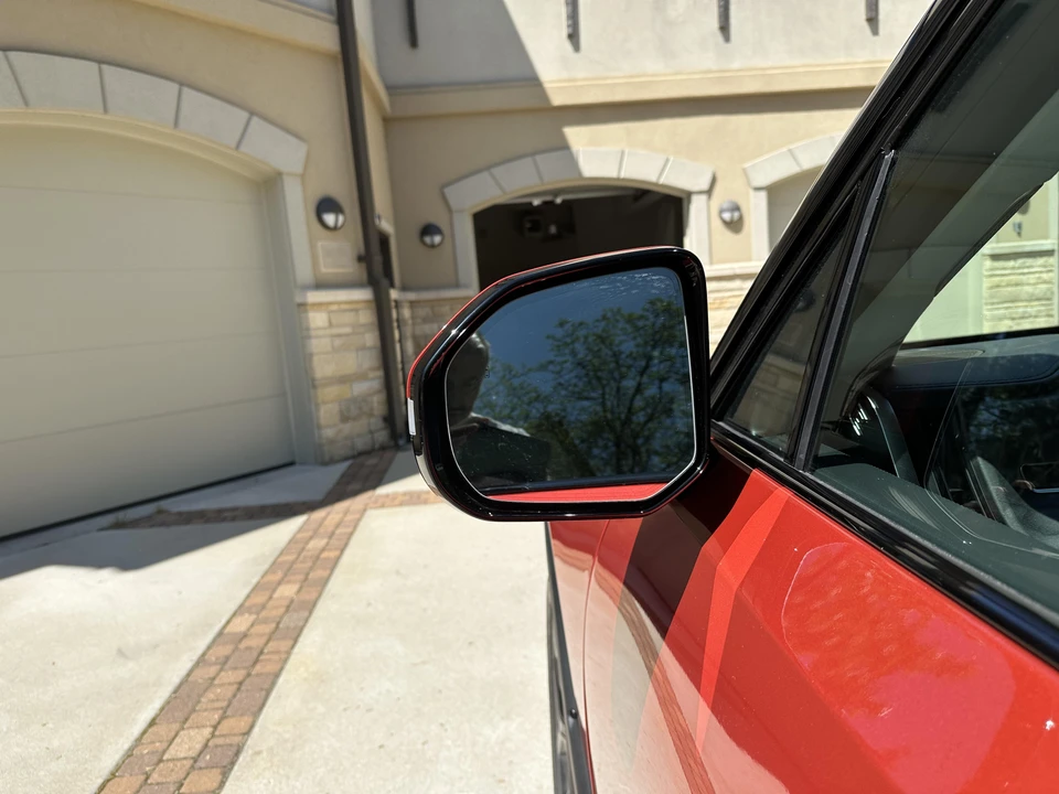 2023 Rivian R1S - Image 17 of 31