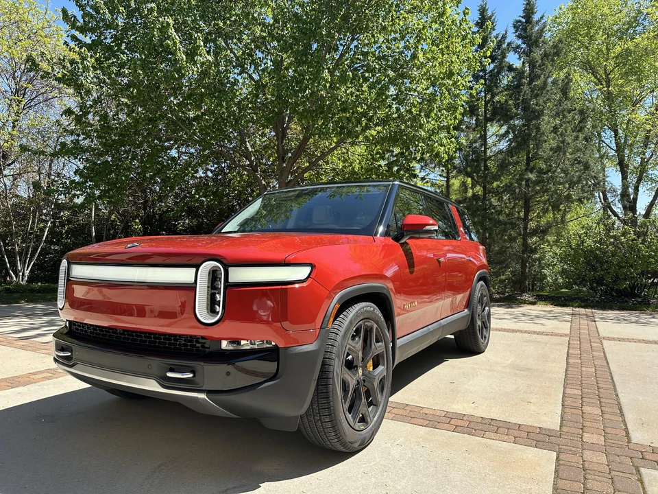 2023 Rivian R1S - Image 6 of 31