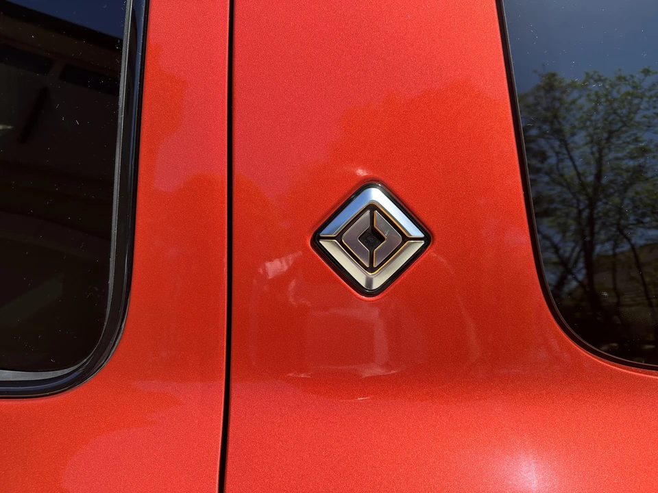 2023 Rivian R1S - Image 16 of 31