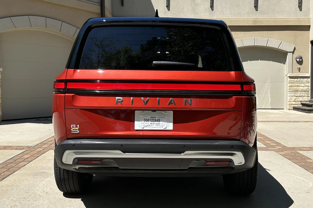 2023 Rivian R1S - Image 5 of 31
