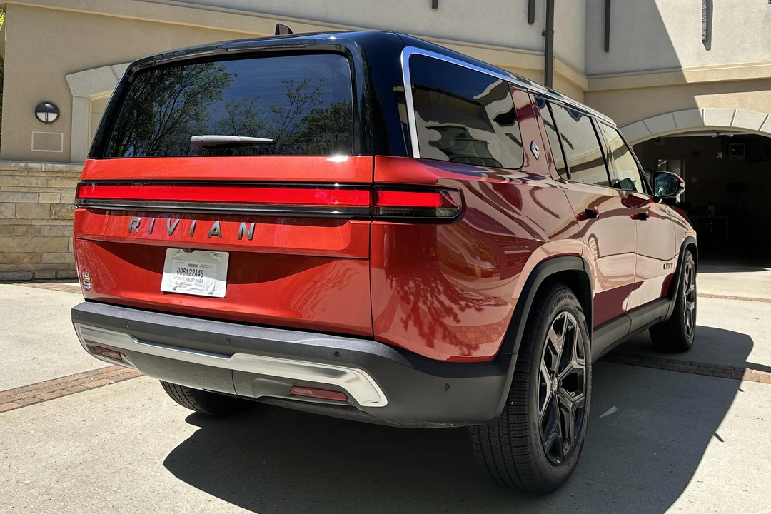 2023 Rivian R1S - Image 4 of 31