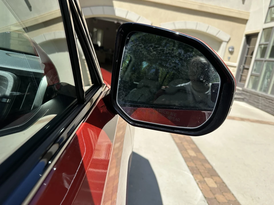 2023 Rivian R1S - Image 19 of 31