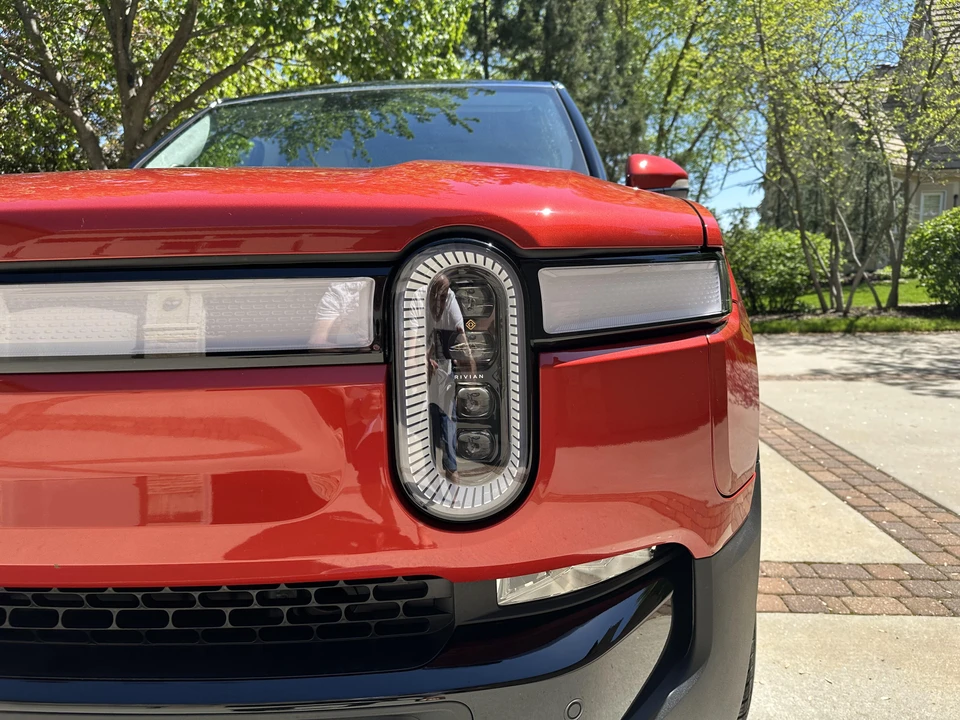 2023 Rivian R1S - Image 11 of 31