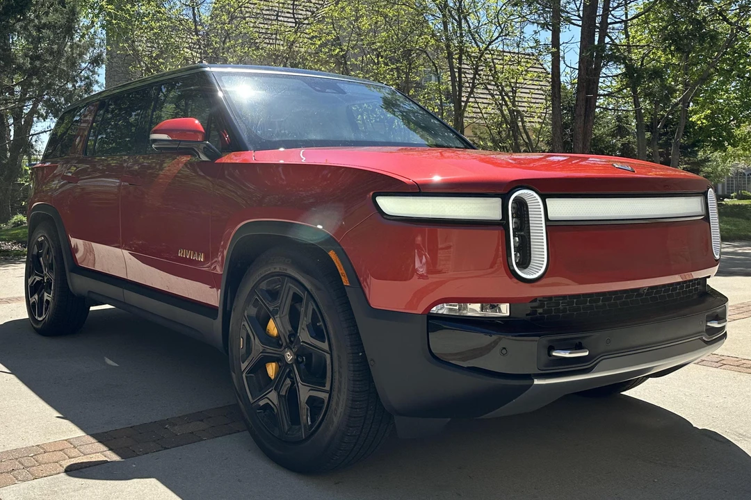 2023 Rivian R1S - Image 3 of 31