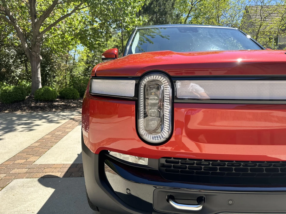 2023 Rivian R1S - Image 9 of 31