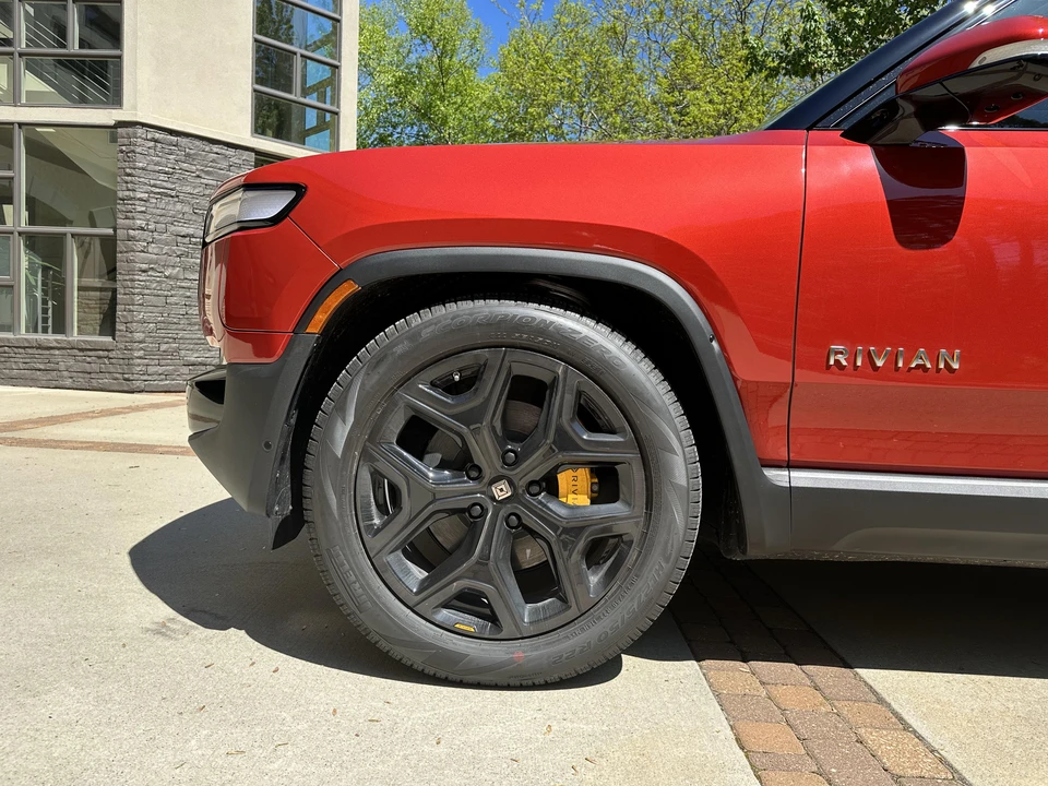 2023 Rivian R1S - Image 20 of 31