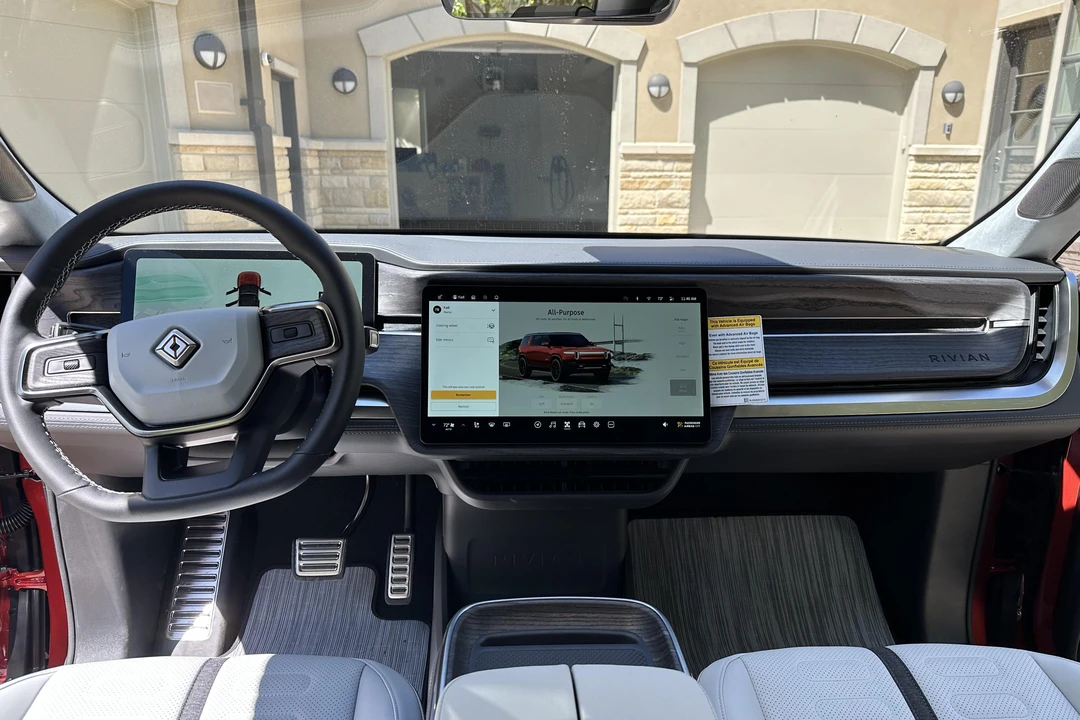 2023 Rivian R1S - Image 24 of 31
