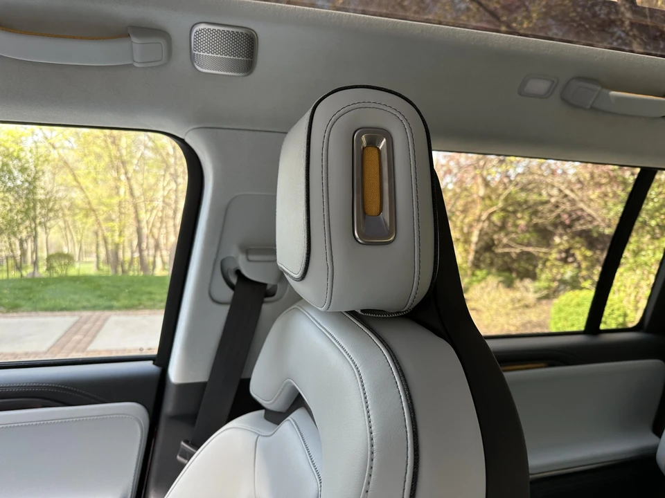 2023 Rivian R1S - Image 31 of 31