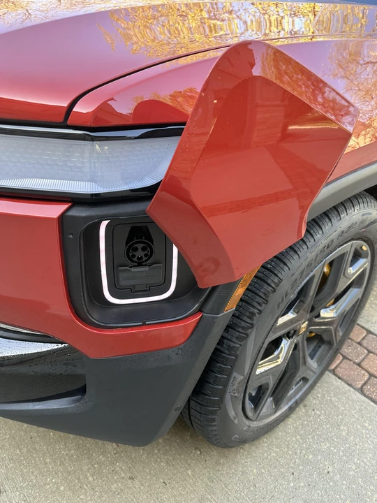 2023 Rivian R1S - Image 13 of 31